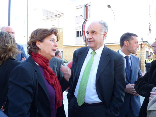 L'exconseller condemnat Rafael Blasco, amb M.Á. Crespo.